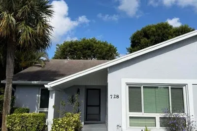 728 Lago Road 1