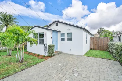 135 NE 11th Avenue 1