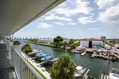 108 Paradise Harbour Boulevard #514 1