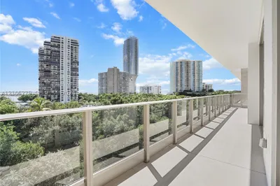 2200 Brickell Ave #PH02 1