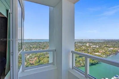 4401 Collins Ave #2915 1