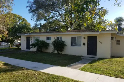 300 SW 10th Avenue 1