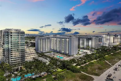2301 Collins Ave #1006 1