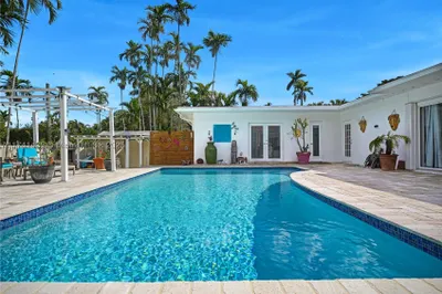 1131 Falcon Ave 1