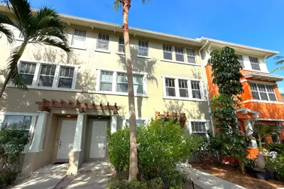 960 MILLBRAE Court #4 1