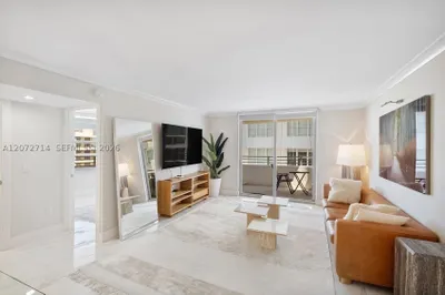 5555 Collins Ave #16B 1
