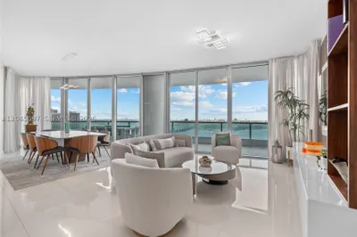 900 Biscayne Blvd #2506 1