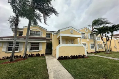 2278 SE 27th Dr #201-G 1