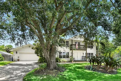 229 SE Villas Street 1