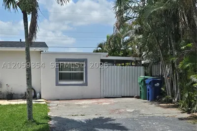 7930 NW 174th Ter 0 1