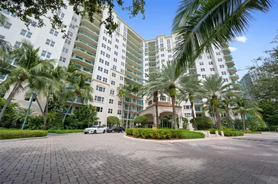 19900 E Country Club Dr #720 1