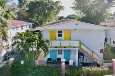 1540 SW 5th Pl #4 1
