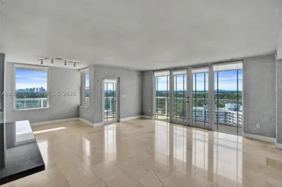 1351 NE Miami Gardens Dr #PH15E 1