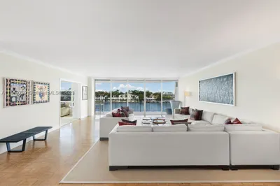 5660 Collins Ave #3E 1