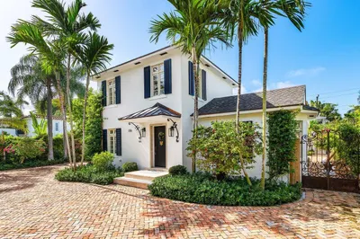 306 Cordova Road 1