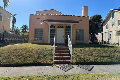 870 NW 14th Ct 1