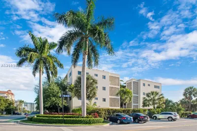 10001 W Bay Harbor Dr #208 1