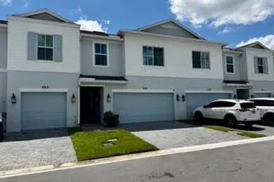 649 NE Waters Edge Lane 1