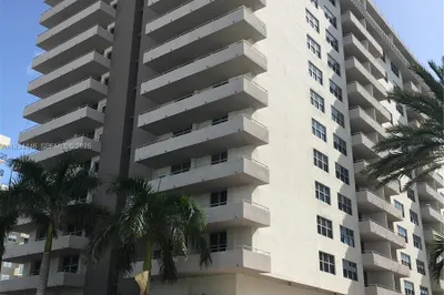9225 Collins Ave #305 1