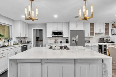 905 SE 13th Court 1
