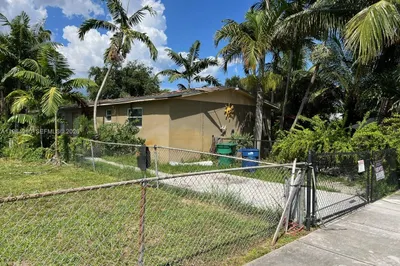 3921-3923 NW 164th St 1