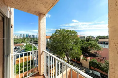 199 SW 12th Ave #412B 1