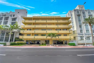 2924 Collins Ave #301 1