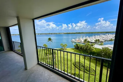 122 Lakeshore Drive #8320 1