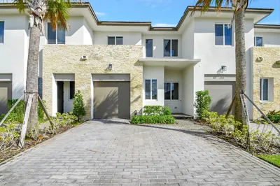 220 Pioneer Way 1