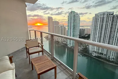 300 S Biscayne Blvd #T-2806 1