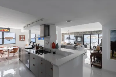 1201 S Ocean Drive #1402S 1