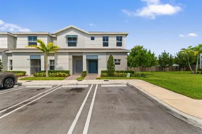 377 NE 1st Dr 1