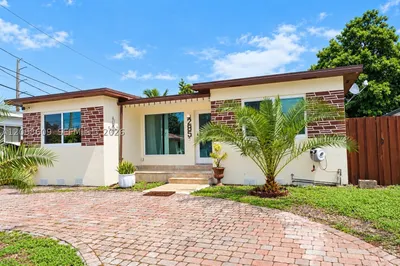 285 NW 48th Pl 1