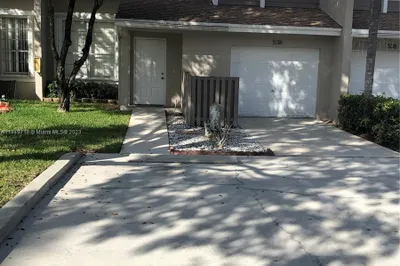536 Woodgate Cir #D 1