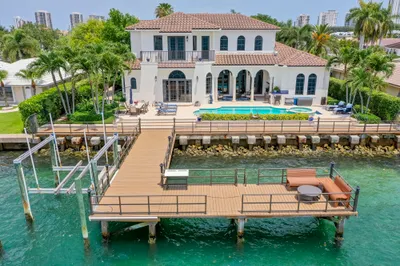 981 Singer Drive 1