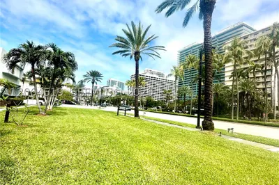 10178 Collins Ave #205 1