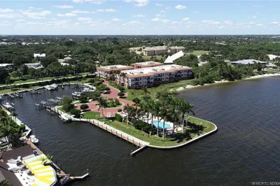 1532 NE Outrigger Landings Drive 1