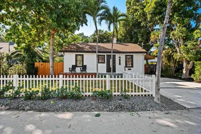 713 NE 17th Road 1