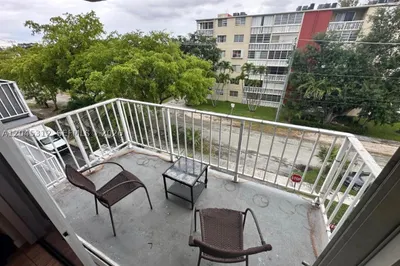 1470 NE 125th Ter #412 1