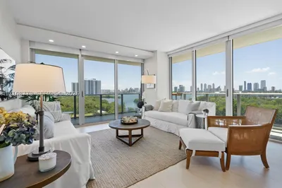 16385 Biscayne Blvd #807 1
