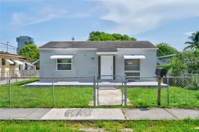 126 SE 4th St 1