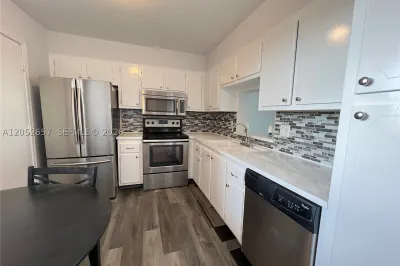 301 NE 14th Ave #608 1
