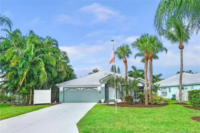 785 NW Waterlily Place 1