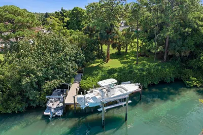 4916 SE Manatee Cove Road 1