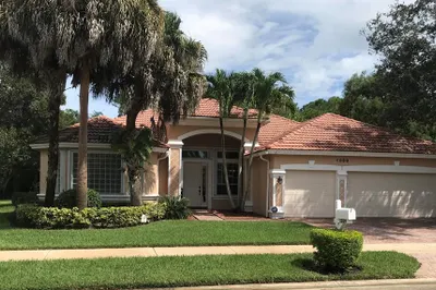 1029 SW Blue Stem Way 1
