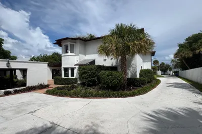 1009 S Indian River Drive 1