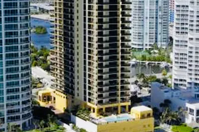 16275 Collins Avenue #2403 1