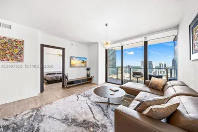 1000 Brickell Plz #2111 1