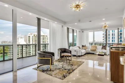 5875 Collins Ave #1807 1