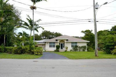 821 SW 13th Court 1